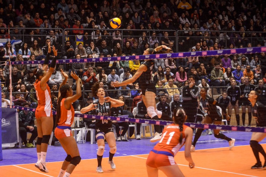 NUEVO DESAFIO./ El seleccionado nacional femenino de voley va por la defensa del t&iacute;tulo.