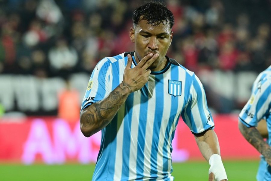 COLOMBIANO. Roger Martinez hizo el gol.