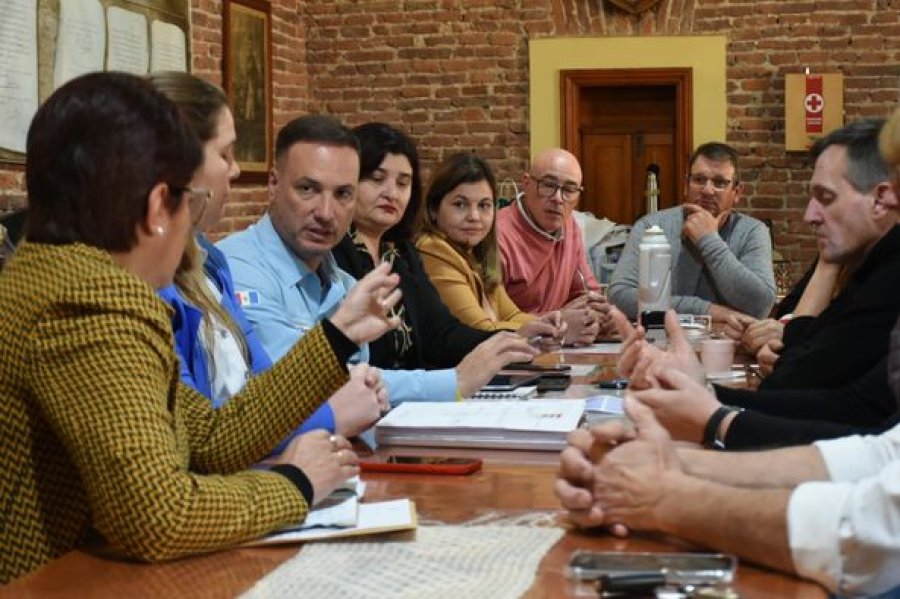 Un momento del encuentro con el titular de la cartera de Obras P&uacute;blicas.