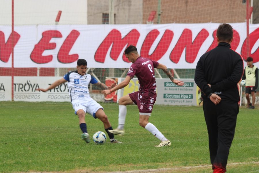 EL LE&Oacute;N CAY&Oacute; CON ATENAS DE R&Iacute;O CUARTO EN EL SOLTERMAM