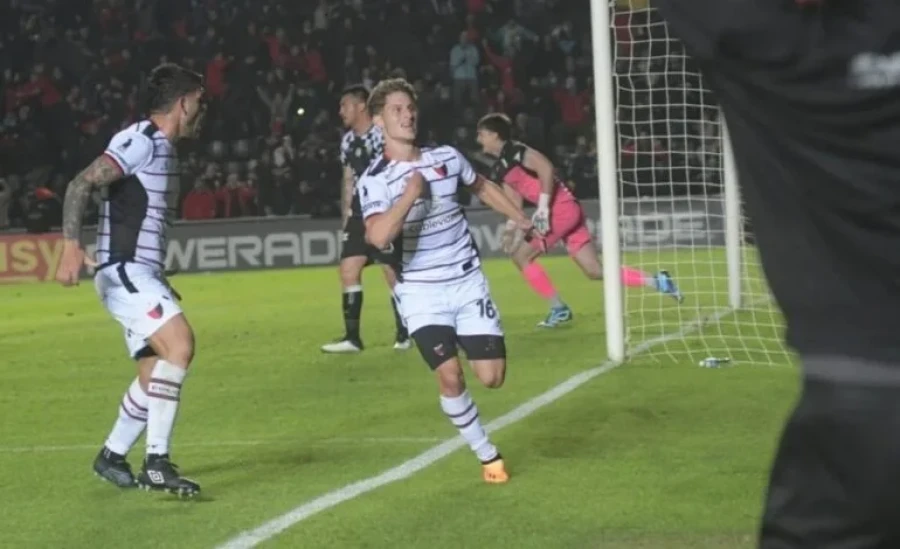 FESTEJO./ Genaro Rossi anot&oacute; el gol.