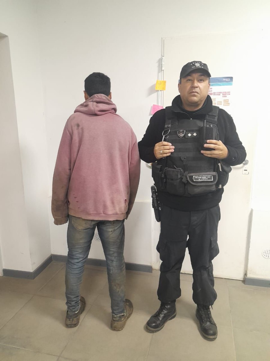 El detenido, cuyas iniciales son LMC, tiene 23 a&ntilde;os y fue aprehendido en un campo lindero.