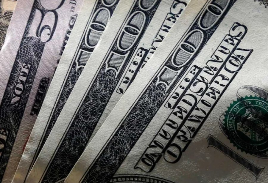 Los d&oacute;lares financieros se mantienen a tiro de los $1.300.