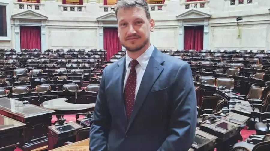 Germ&aacute;n Kizcka, acusado de integrar una red de pedofilia, se fug&oacute; luego de que la Polic&iacute;a no lo encontr&oacute; en su domicilio para detenerlo.