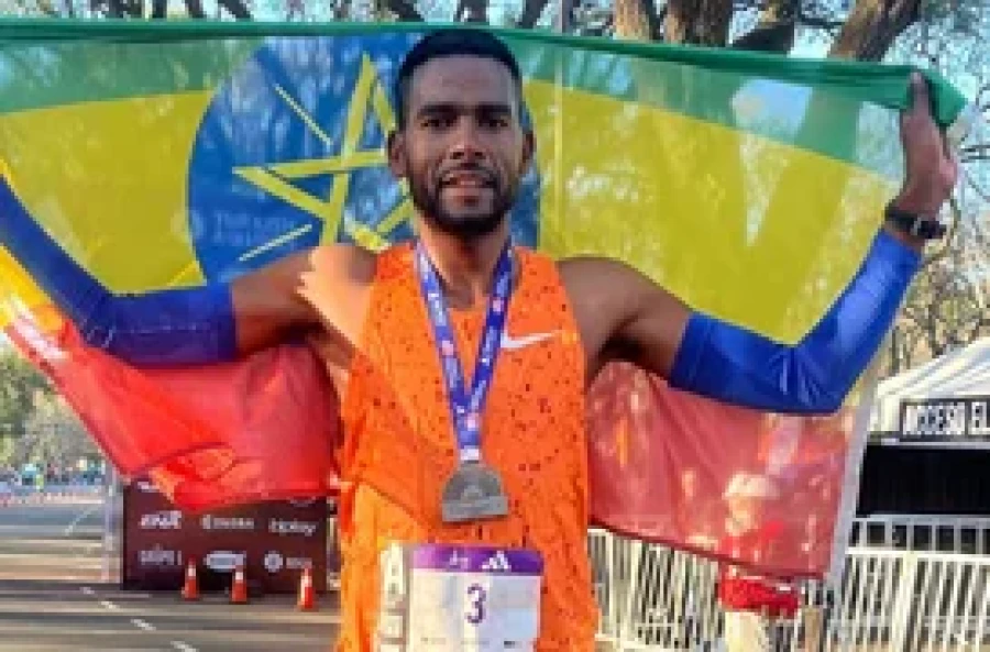 GANADOR.Gerba Beyata Dibaba, de Etiop&iacute;a.