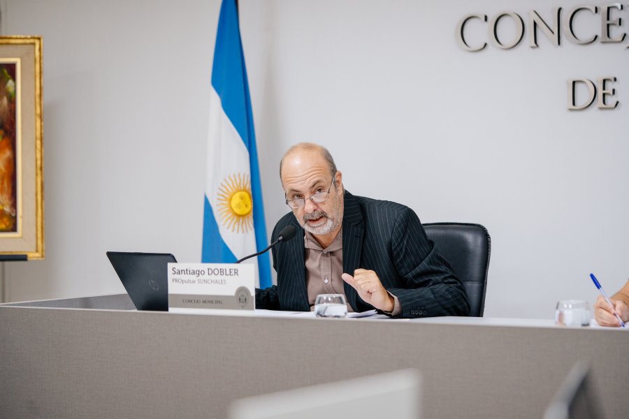 Santiago Dobler durante la fundamentaci&oacute;n.