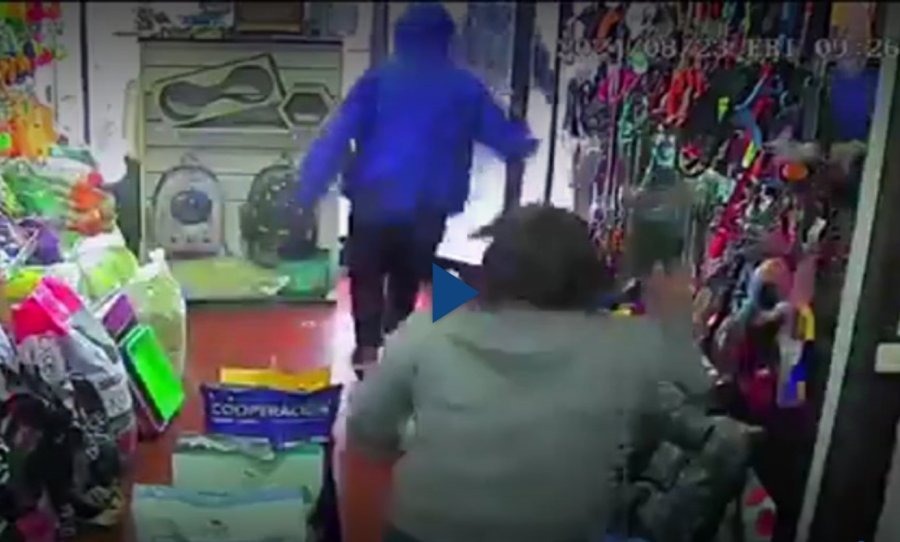 La mujer logr&oacute; que los delincuentes escaparan sin llevar a cabo el robo.