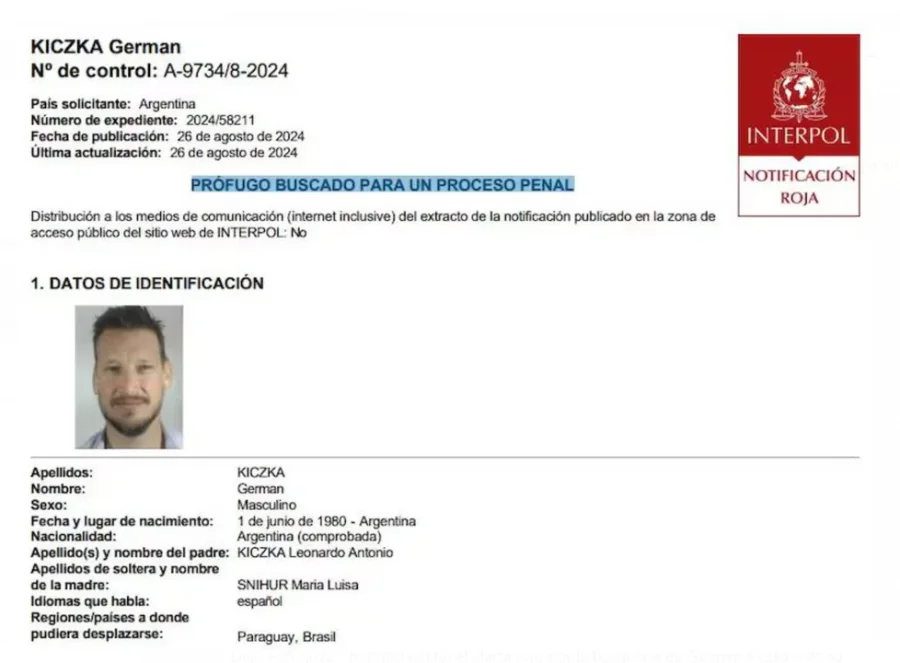 La ficha de b&uacute;squeda de Interpol con el alerta roja.