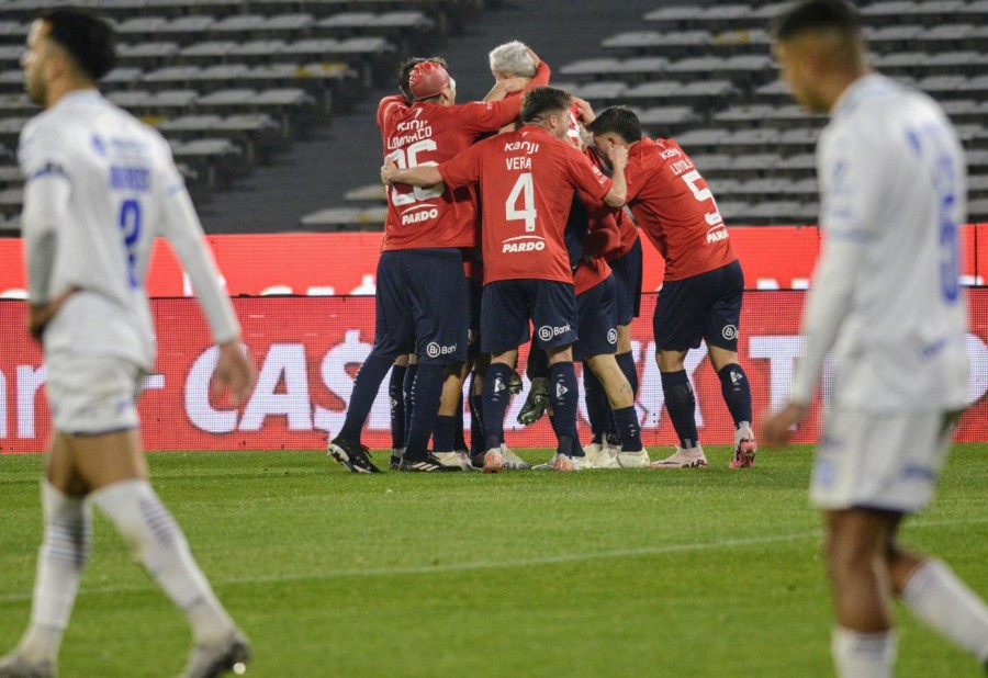 El rojo se impuso ante el Tomba y avanz&oacute; en Copa Argentina
