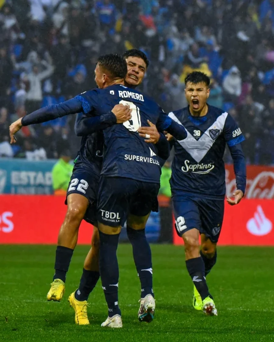 QUE TARDE! El equipo velezano gole&oacute; de local.