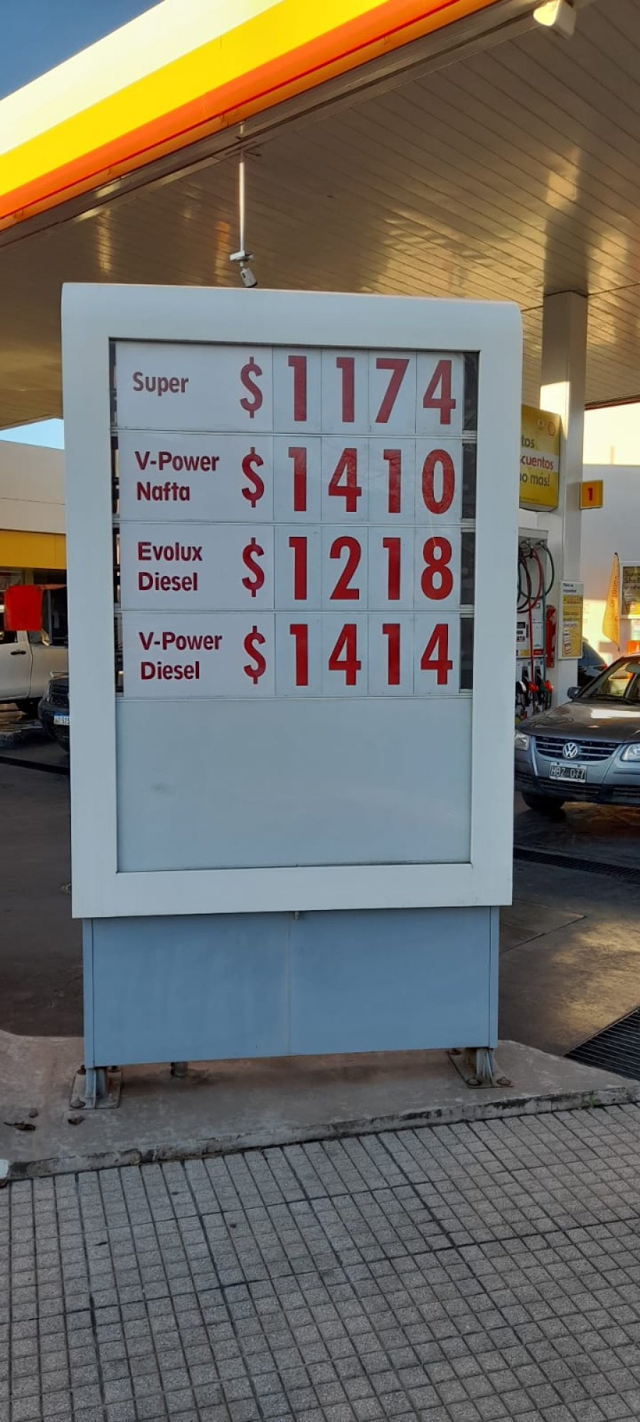 SHELL. Desde este domingo subi&oacute; sus naftas un 3,7% en nuestro medio.
