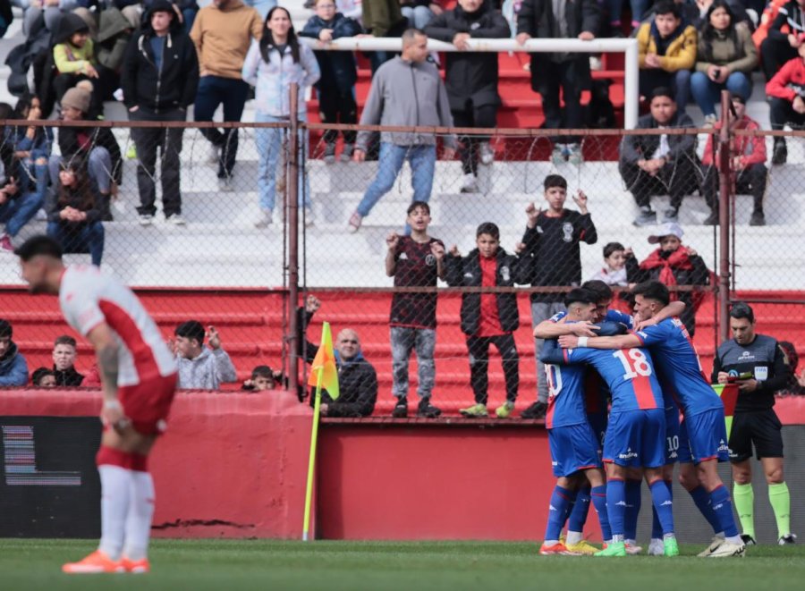 TIGRE BAJ&Oacute; A HURAC&Aacute;N DE LA PUNTA Y LE ESCAPA A LA ZONA DE DESCENSO