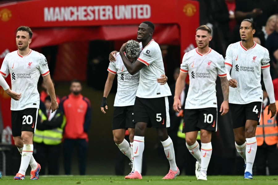 El Liverpool bail&oacute; al Manchester United en Old Trafford