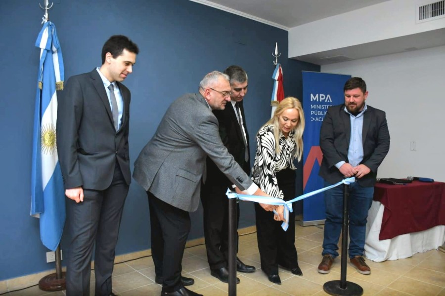 Del corte de cintas participaron el fiscal Juan Manuel Puig; el senador Alcides Calvo;  el fiscal regional Carlos Vottero; la fiscal general Ma. Cecilia Vranicich; y el intendente Pablo Pinotti.