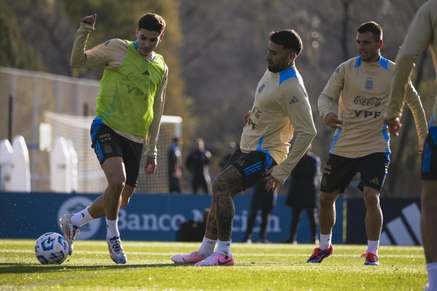 Un momento de la primera pr&aacute;ctica de la Selecci&oacute;n, en la tarde del lunes.