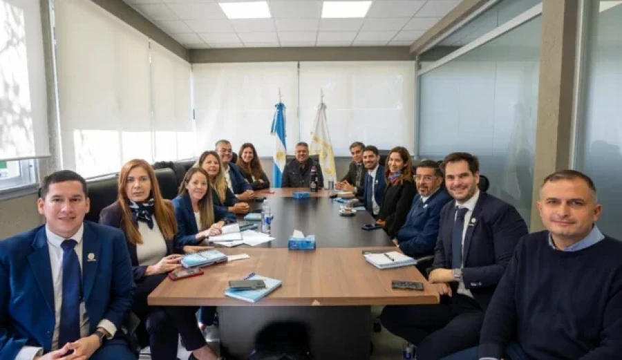 AUTORIDADES./ Definieron los principales puntos, pero no se oficializ&oacute; la cancha.