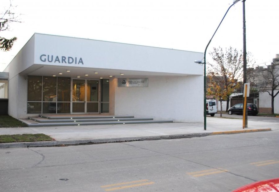 Del siniestro vial formaron parte tres motocicletas y sus cuatro ocupantes fueron atendidos en el Hospital local.