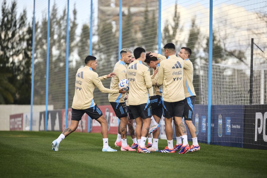 DISTENDIDOS. Los jugadores argentinos en el &uacute;ltimo entrenamiento.