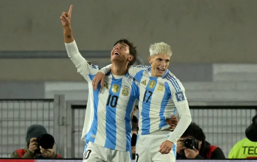 DYBALA JUNTO A GARNACHO, DOS DE LOS QUE ENTRARON