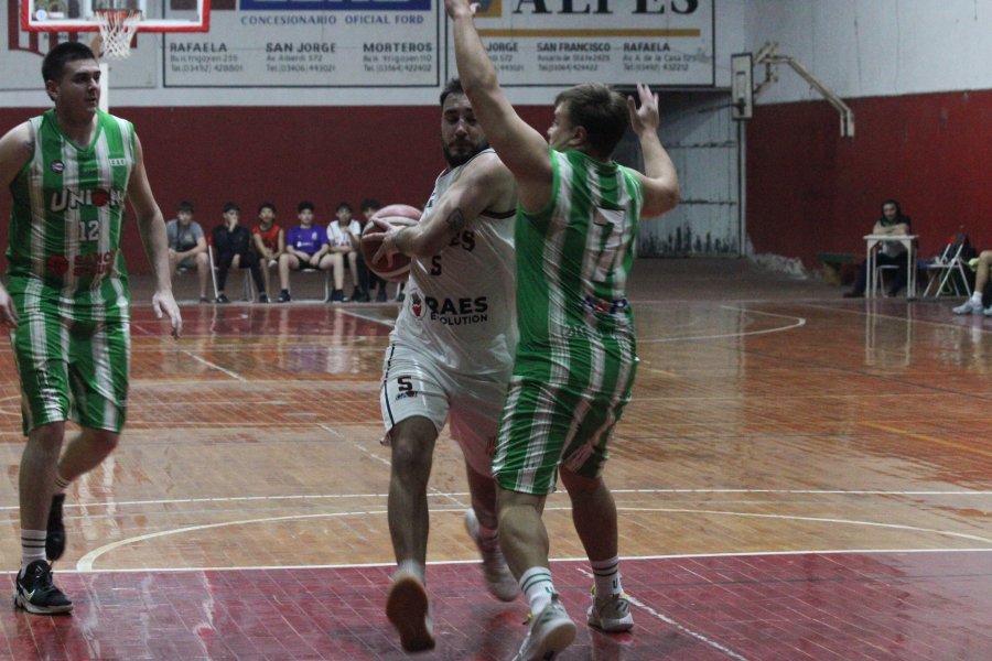 DOS DE LA ARB./ Uni&oacute;n le gan&oacute; a 9 de Julio.