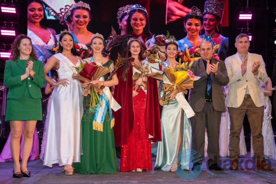 La reina, las princesas y las autoridades.