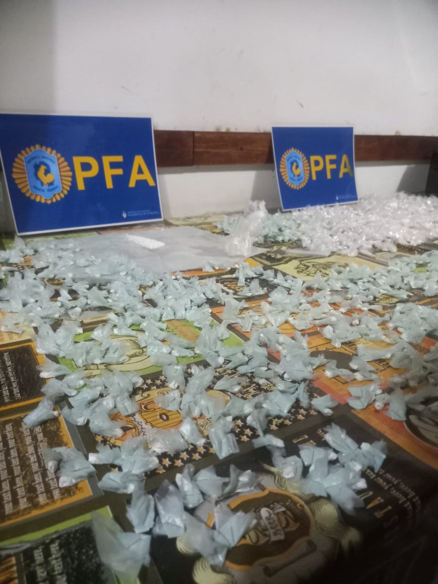 Parte de la droga secuestrada en los allanamientos de la Polic&iacute;a Federal en Rosario.