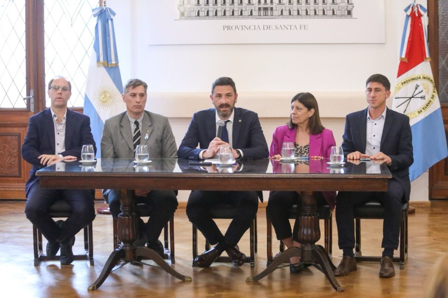 El acto estuvo encabezado por los ministros de Ambiente y Cambio Clim&aacute;tico, Enrique Estevez; y de Econom&iacute;a, Pablo Olivares.