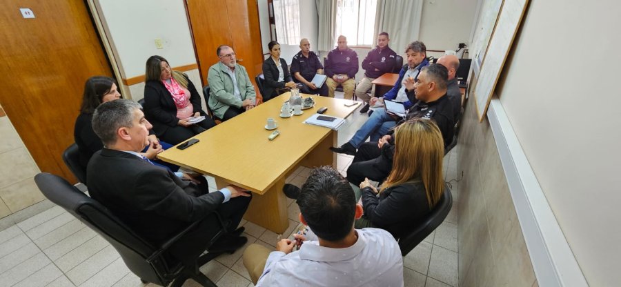El fiscal regional Carlos Vottero convoc&oacute; a esta reuni&oacute;n donde se abord&oacute; el doble homicidio del fin de semana &uacute;ltimo.