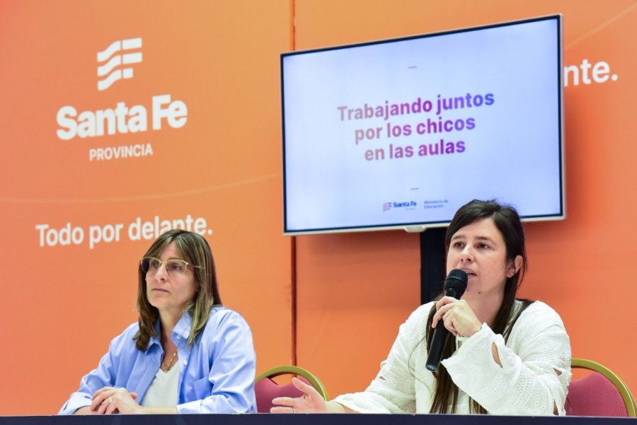 Ana Bacolla y Mar&iacute;a Mart&iacute;n presentaron el informe del Ministerio de Educaci&oacute;n.