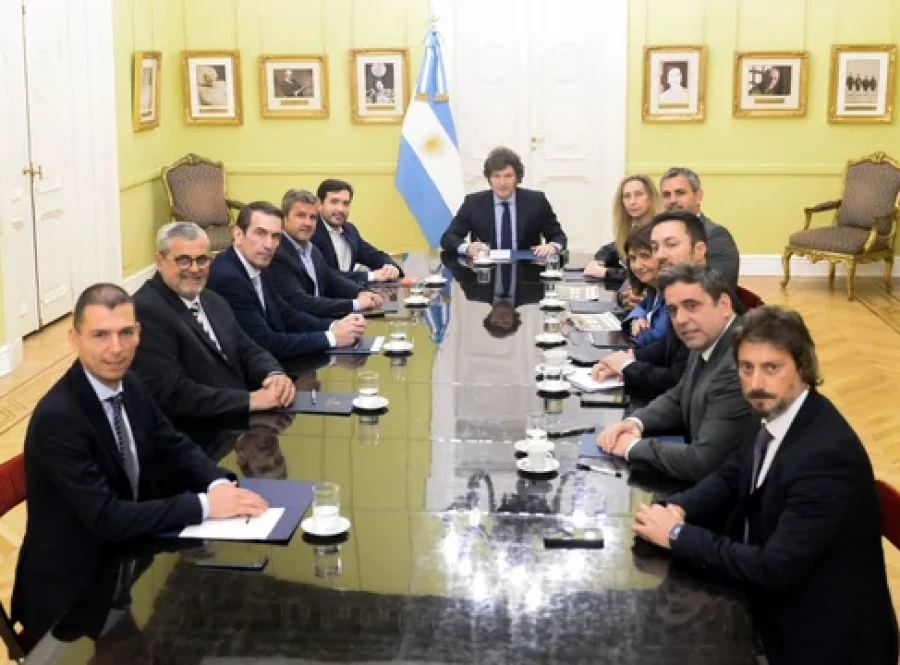 Milei recibi&oacute; a diputados radicales para asegurar el veto a la Ley Jubilatoria.