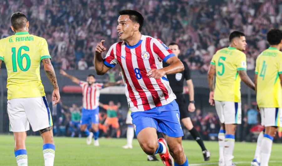 HEROE. Diego G&oacute;mez festeja su gol.
