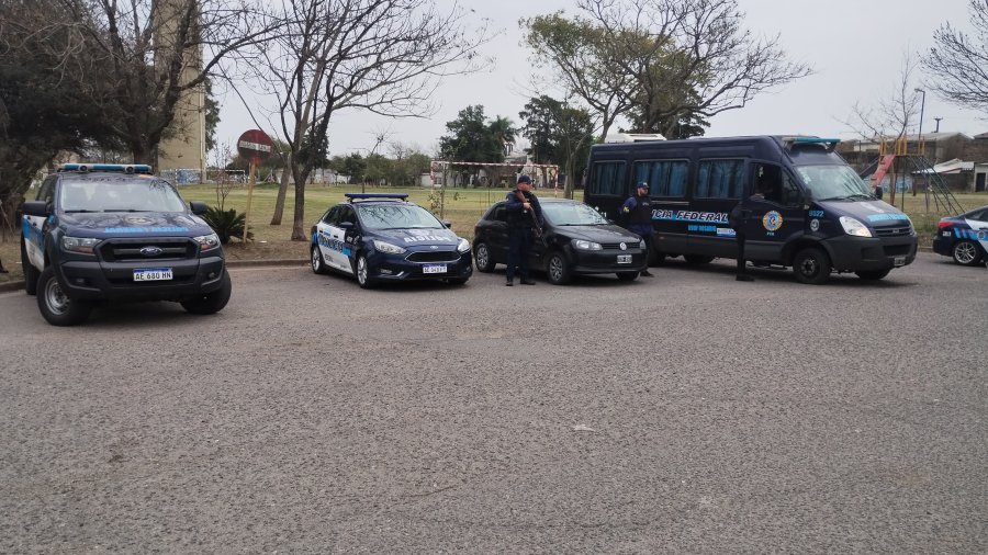 La Polic&iacute;a Federal en su base de operaciones.