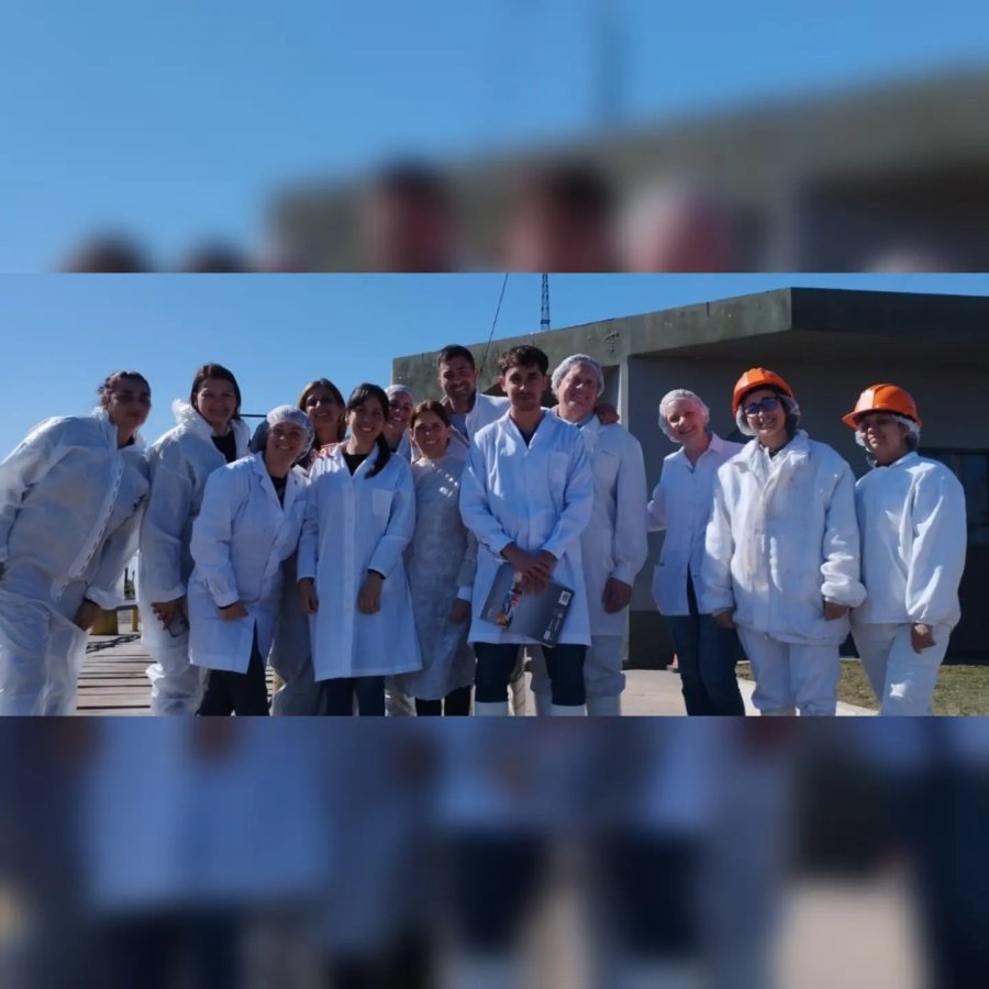 En el frigori&iacute;fico donde se ofreci&oacute; la charla.