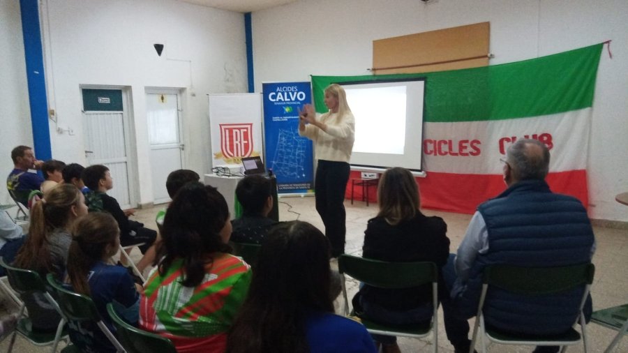 GISELA TRUCCO BRIND&Oacute; UNA NUEVA CHARLA SOBRE EDUCAR JUGANDO AL F&Uacute;TBOL