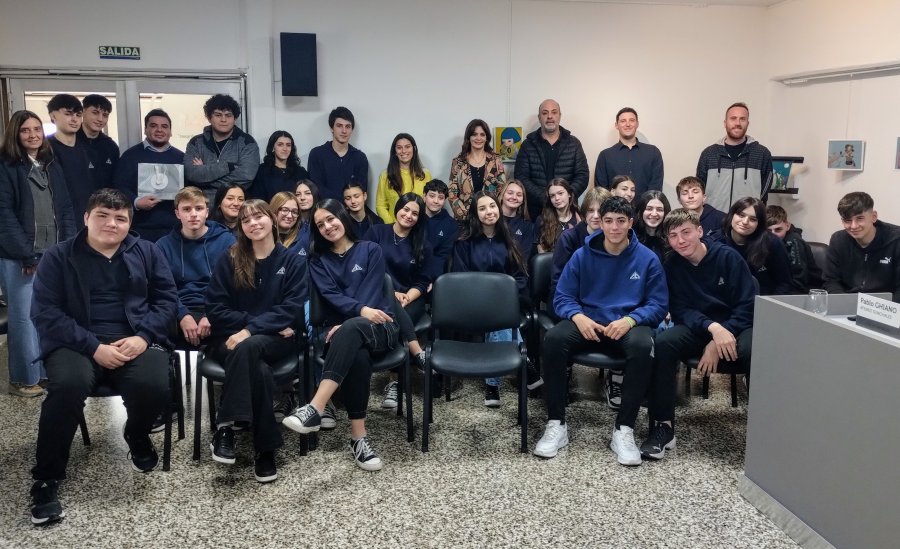 DELEGACI&Oacute;N. El grupo durante la visita.