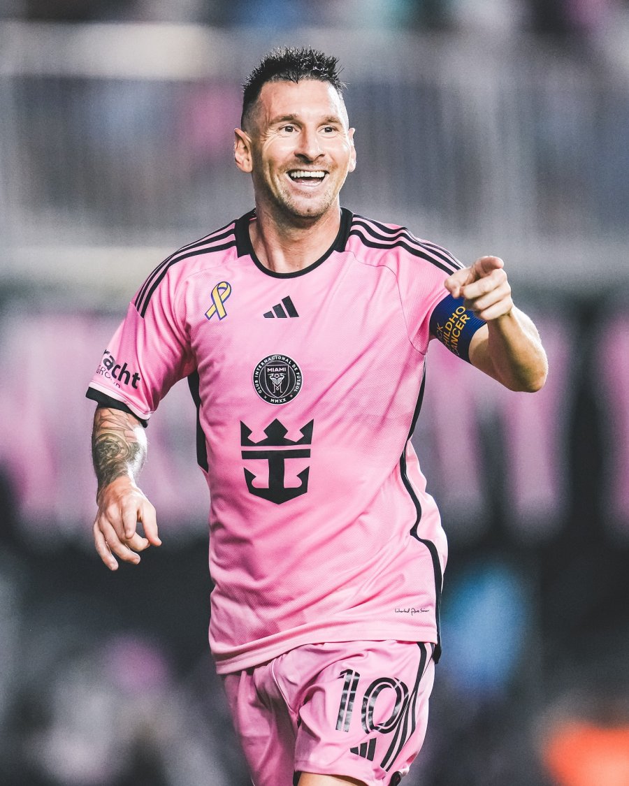 OTRA VEZ EN LAS CANCHAS! El argentino fue figura.
