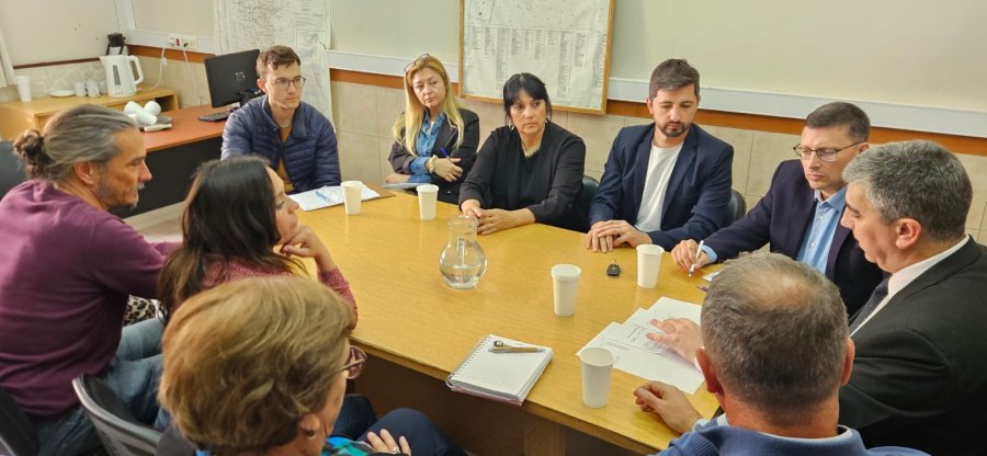 El fiscal regional Carlos Vottero reunido con la totalidad de los concejales rafaelinos en el SUM de la Fiscal&iacute;a.