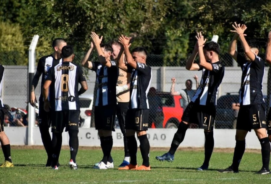 Deportivo Aldao vs Deportivo Tacural, en el inicio de la Copa Desaf&iacute;o de Cl&aacute;sicos 2024.