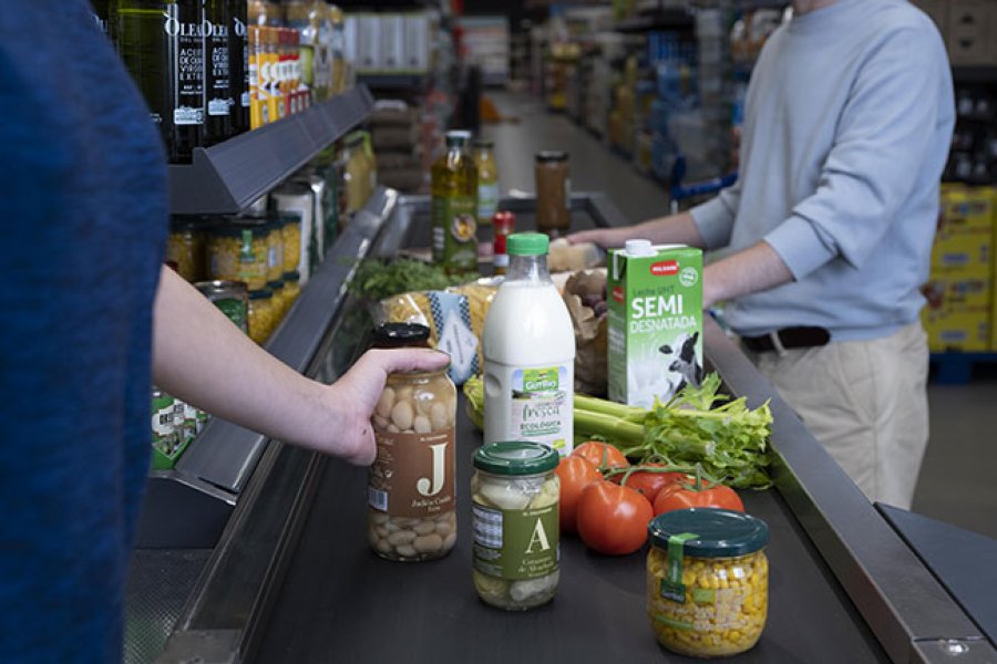 Pruebas ciegas han demostrado que los productos de marcas propias en muchas ocasiones son igual de buenos, e incluso superan a veces, a los de marcas conocidas .