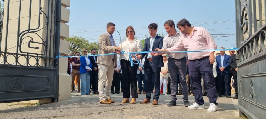 CORTE DE CINTAS. Con la presencia de dirigentes y funcionarios, la muestra quedó formalmente inaugurada este jueves.