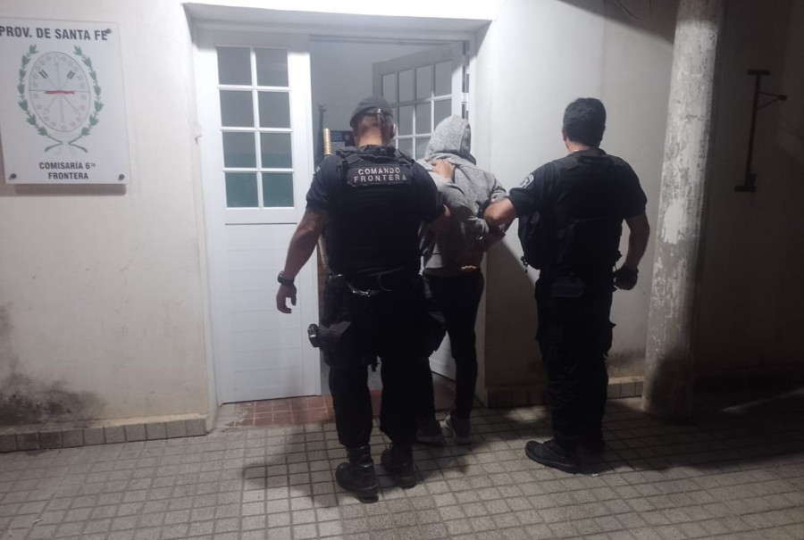 EN LA COMISARIA 6&ordf;. Personal policial detuvo a un sujeto que ingres&oacute; a la casa ajena y dej&oacute; drogas en el ba&ntilde;o.