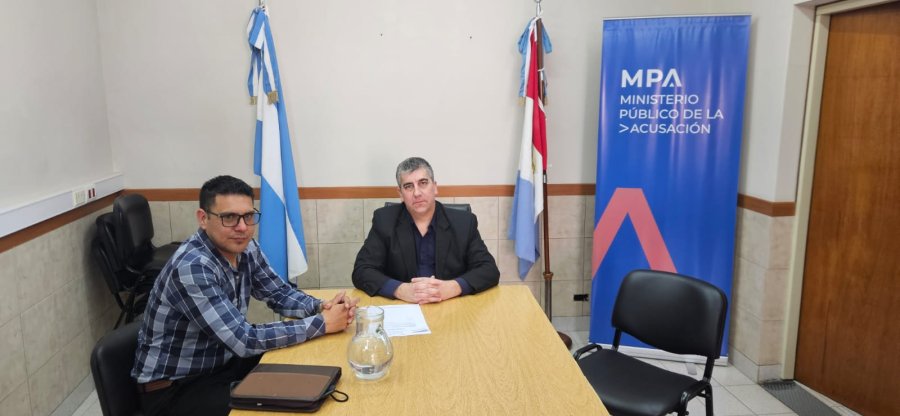 COORDINACI&Oacute;N. El segundo Comandante N&eacute;stor Fabi&aacute;n Roja, dialog&oacute; con el Fiscal Regional de Rafaela, Carlos Vottero.