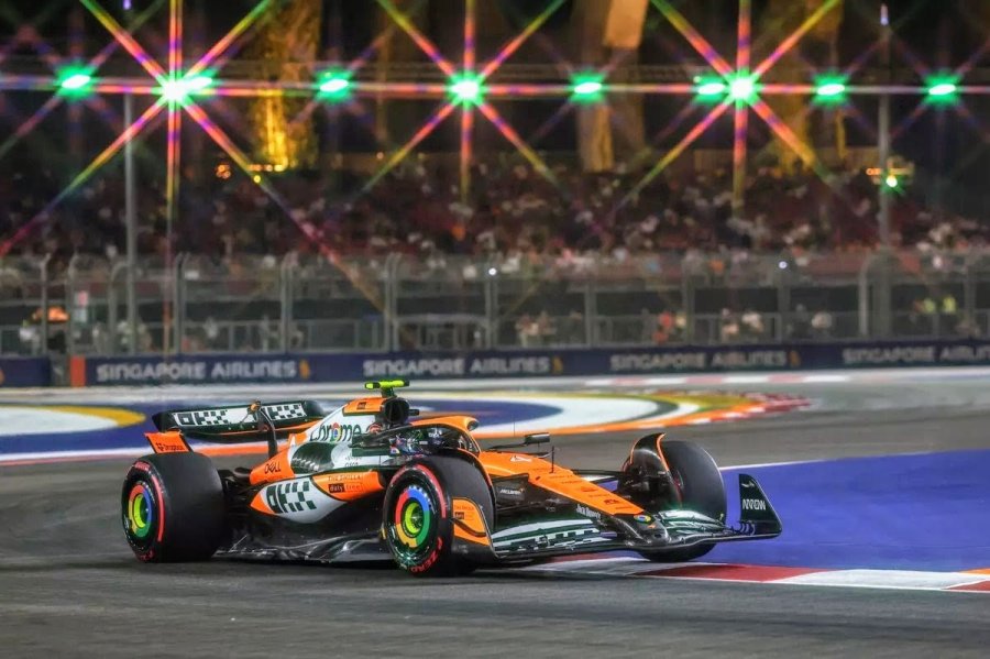 Lando Norris, con el McLaren, fue el m&aacute;s veloz bajo las luces de Singapur.