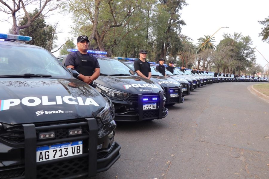 Se entregaron 166 veh&iacute;culos, 60 motos y 2 minibuses para el Departamento La Capital.