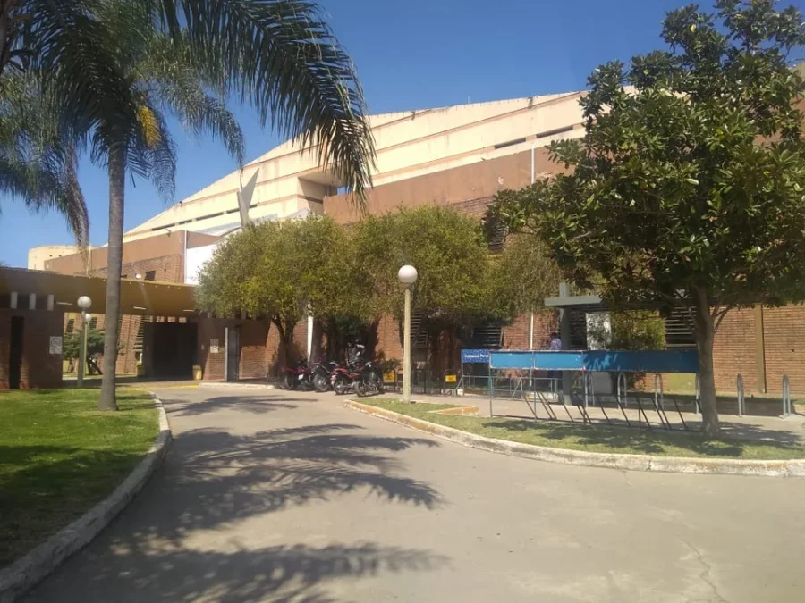 Los m&eacute;dicos informaron que tiene una lesi&oacute;n importante en el pulm&oacute;n izquierdo, con orificio de entrada y salida.
