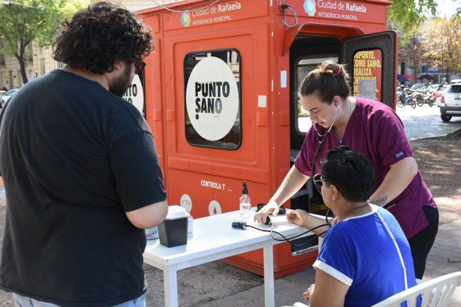 El Punto Sano es un espacio de salud y prevenci&oacute;n en la Plaza 25 de Mayo.