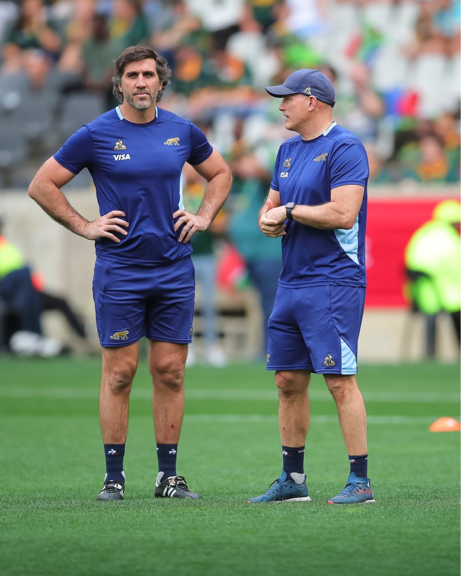 EN SUDAFRICA. Felipe Contepomi junto a su asistente Fern&aacute;ndez Lobbe.