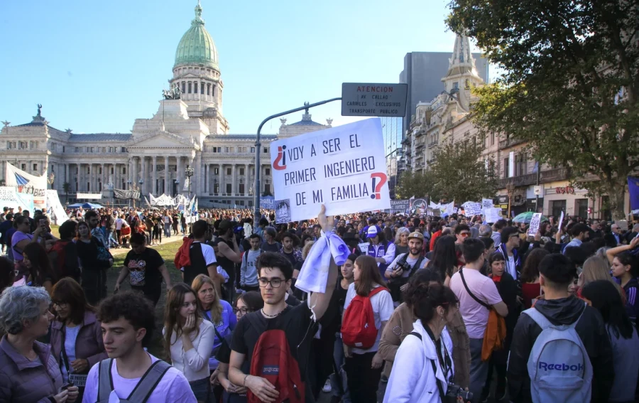 "Los fondos se reparten de acuerdo a esas polin&oacute;micas", remarc&oacute;.
