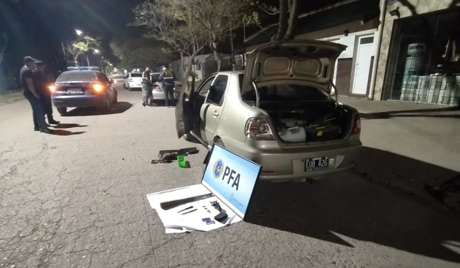 El autom&oacute;vil Fiat era conducido por un hombre mayor de edad con un grueso prontuario delictivo,