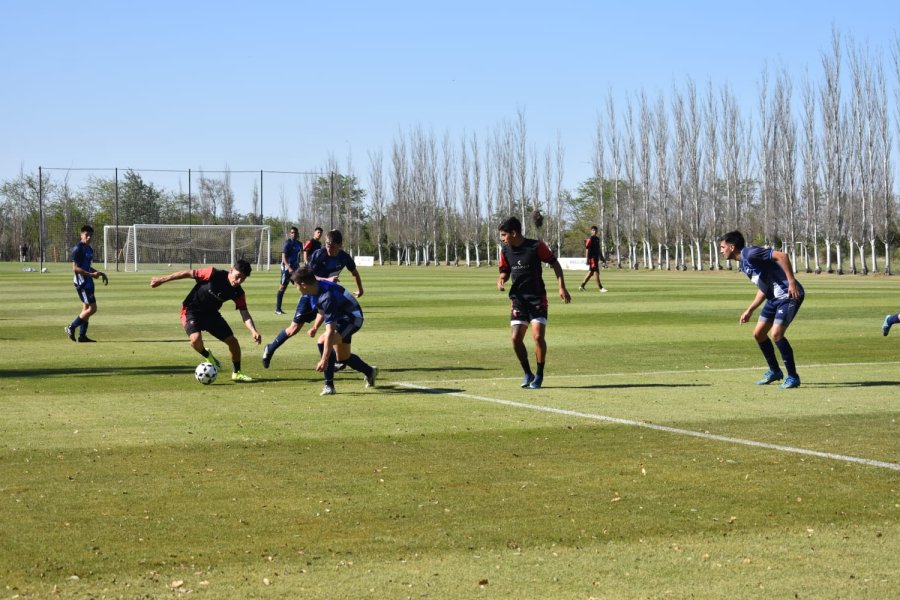 BUENA PRUEBA. El Lobo sum&oacute; minutos de f&uacute;tbol.